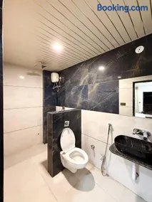 Hotel Vivanta - Image 2