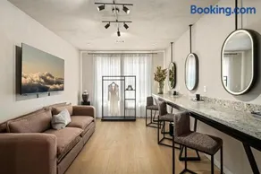 Resort Style, 4BR Ensuite, Pool Spa, Bridal Prep Room - Image 2
