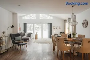 4BR Countryside Stay Near Wind Farm - Image 1