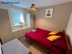 Cosy Blue Riverside Bristol Home - Image 4