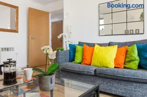 Central Liverpool Baltic Apartment Sleeps 7 - Image 2