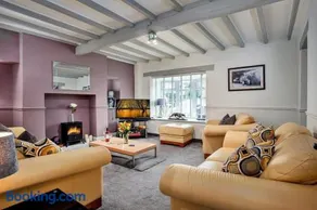 Cloggers Cottage, Harrogate with Free Parking - Image 4