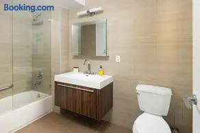 Large Upper East Side 1BD Elevator Rooftop - Image 3