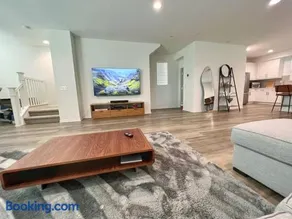 Modern Lux Home Near Disneyland And In The Heart Of OC! - Image 4