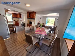 Luxury refuge with jacuzzi and epic views - Image 2