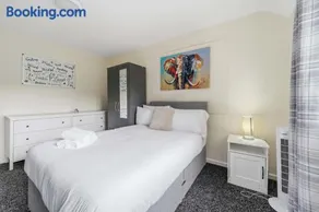 Comfortable 3 bed house near Bedgrove park - Image 3