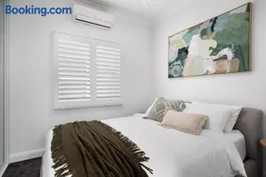 Newcastle Harbour Cottage - Walk to Cafés & Bars - Image 3