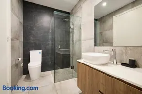 Preston Lux House 5 bed 5 bath - Image 5