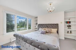 Luxuary Stay in West Vancouver - Image 1