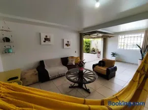 Casa espaçosa próxima ao centro - Image 2