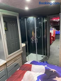 American rv glamping with hot tub - Image 5