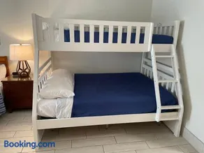 Heated Pool, Bunk Beds, King Bed, Huge TV, Marina, Tiki Bar - Image 2
