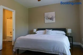 Ground Floor, 3BR 2BA, Sleeps 8, Kitchen, WD -F- - Image 2