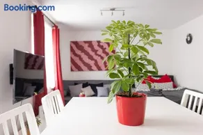 NEW ShalalaLiving Vienna - Lovenest or Workspace near Schönbrunn BG - Image 2