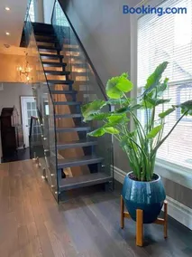 Downtown Luxury Victorian Retreat - Image 2