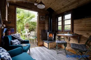 Pedney - Fireplace - 1 Pet Allowed - Free WiFi & Parking - Image 2