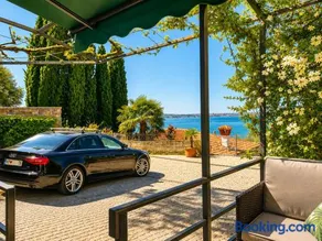 Apartment Gaia with private parking - Image 3