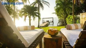 7BR Beautiful Waterfront Villa - Perfect Getaway - Image 1