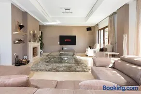 Luxury 4BR Villa - Benahavis Hills & Country Club - Image 3