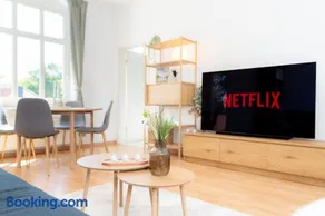 Cozy Apartment with Home Cinema & Balcony - Image 2