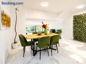 Spacious 4BR & 1LR Villa for Families & Groups - Image 2