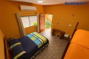 Yaxche Centro Hostal y Camping - Image 4