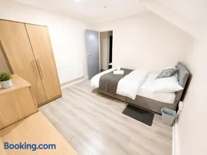 The Shed - Cosy 2-bed flat with free parking - Close to City Centre - Image 3