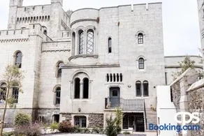 Bastian Gate Gosford Castle - Image 5