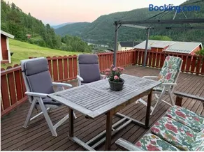 Feriehus med utsikt til fjord og fjell - Image 3
