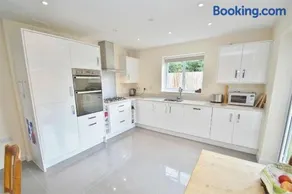 Premium accommodation, Home away from Home in Rugby - Image 5