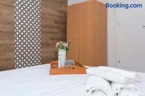 Sunny and Modern 1BDR Apartment in the Center - Image 3