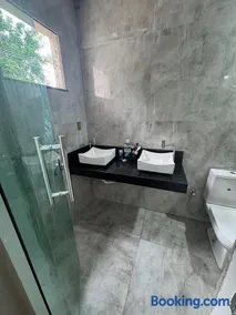Casa com suítes e varandas com uma garagem - Image 1