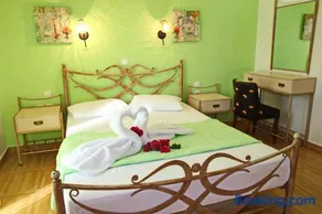Coralli Rooms & Restaurant - Image 4