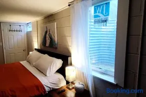 Spacious Suite Close to Downtown Indy/ King Bed - Image 4