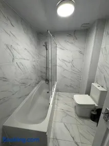 3 Bedrooms House in the Heart of East London - Image 2