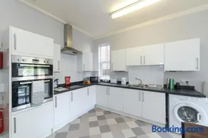 The Linden Grove Apartments - Image 4