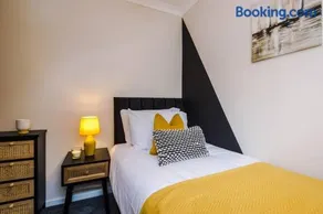 Cheerful 3 bedroom home with parking near Chester - Image 3