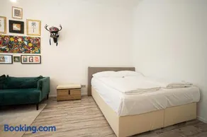 2-room apartment on the first floor with designer renovation. Exit to the courtyard. 15 minutes to Schloss Schönbrunn - Image 4
