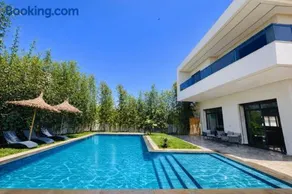 Villa de luxe piscine chauffée & Jacuzzi & Petit déjeuner - Image 2
