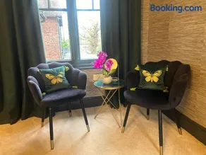 Park View is a beautiful whole entire house close to town centre, sleeps 8 in 4 rooms, 2 doubles and 4 single beds with 2 shower rooms, available for holidays, insurance stays, trades people, contractors, pets welcome - Image 5