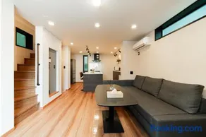 98 Square Meters, Best Location, Free Parking, Luxury 4 Floor Private House with Rooftop, 5 minutes walk to station - Image 2