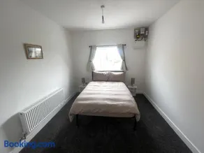 275 Queen Street-Flat 2 - Image 3
