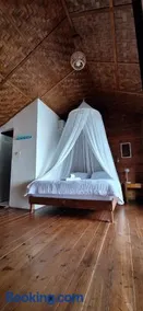 Treetop Guesthouse and Bungalows - Image 3