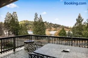 Premier Lakefront 4BR - Dedicated Office - BEST VIEW - Generator - Image 1