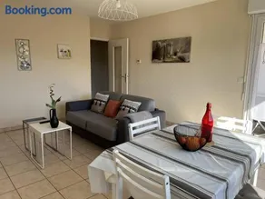 Appartement T2 RDC avec terrasse, parking, et WIFI à Cambo-les-Bains - Image 4