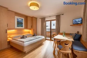 Apartamento vacacional con barbacoa, terraza y jardín | Vistas al lago - Image 1