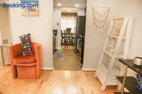 Charming 3bd Alexandria House, 11 miles to DC, Nice front view - Image 3