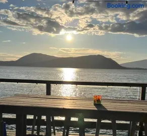 SALT COTTAGE Waterfront Guest House with Superb Views - Image 2