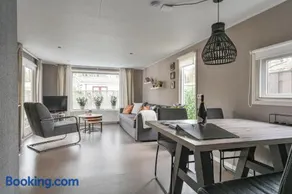 Ruime luxe 4 persoons Chalet midden op de Veluwe - Image 1
