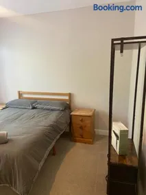 3 bed house Winchster Road Chingford sleep 7 people 3 beds one sofa bed - Image 3